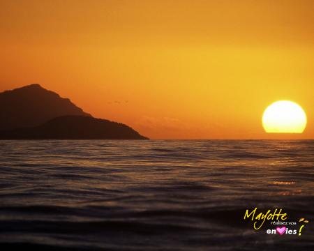 admiré le couché du soleil a mayotte ewi 